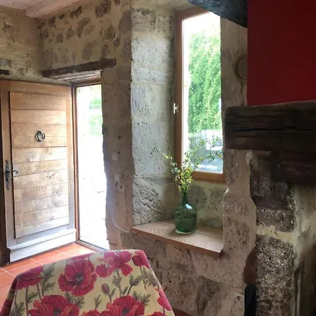 Batisse Du 14eme En Pleine Nature * Clermont-Dessous